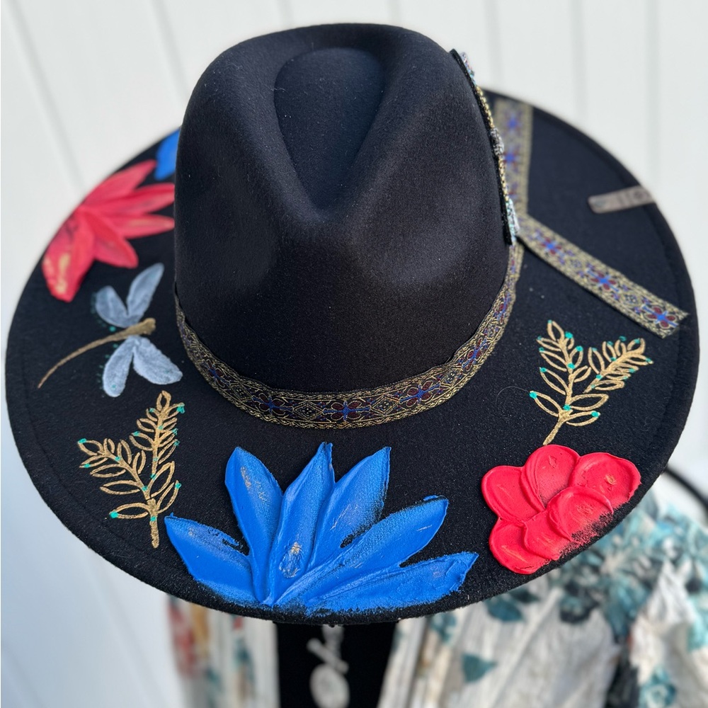 Hand painted hat - Picture 5 of 7